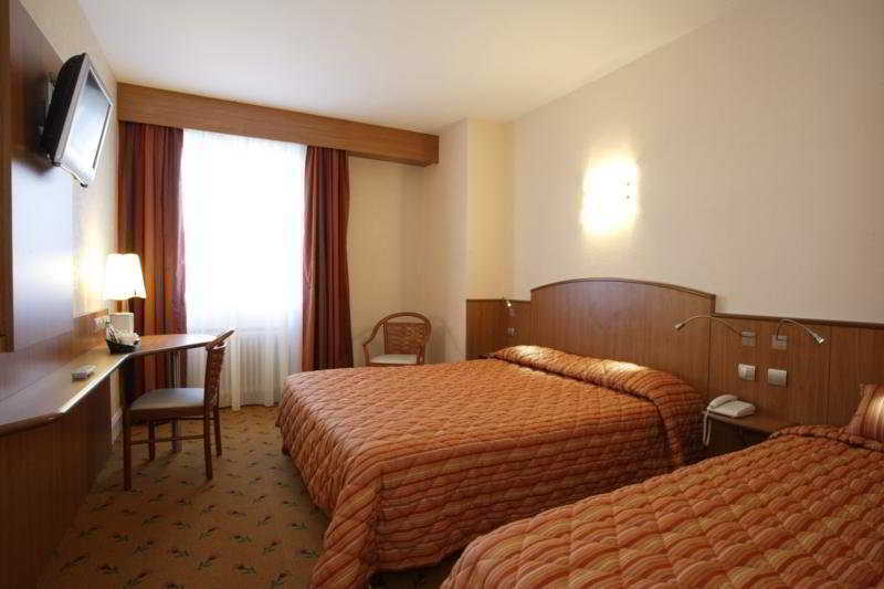 Kyriad Hotel Tours Centre Kültér fotó